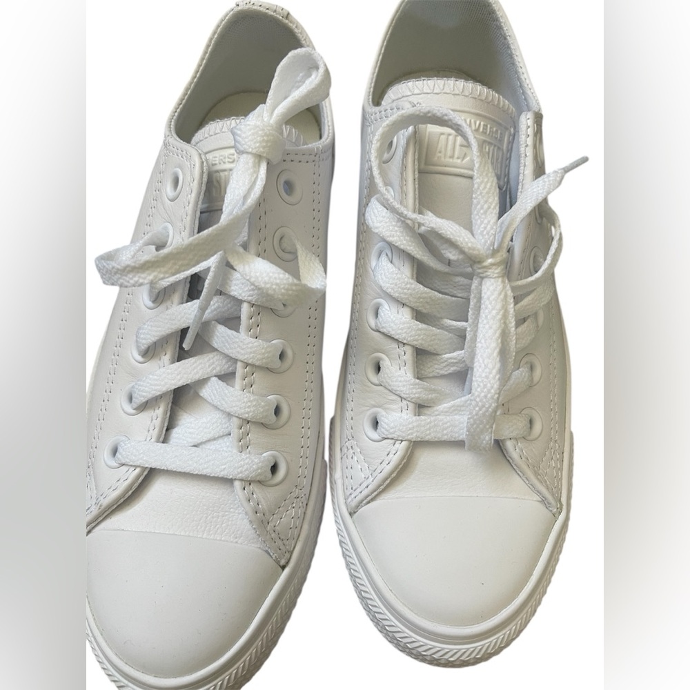 Chuck Taylor All Star Leather- White- 6.5 - Picture 9 of 14